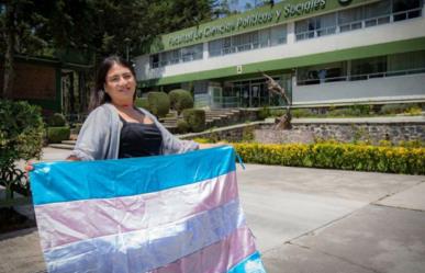 Recibe alumna de la UAEMex su documentación como mujer trans, es el segundo caso