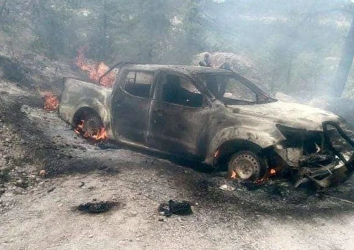 Las autoridades encontraron 2 vehículos incendiados. Foto: Twitter @Matador08640286