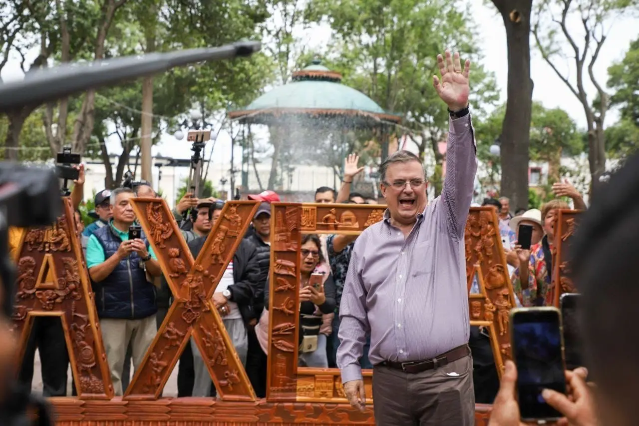 El aspirante morenista continúa con su gira por el país. Foto: Especial