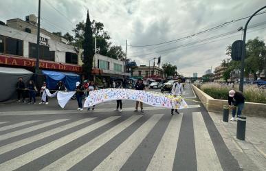 Estudiantes cierran la Calzada México-Tacuba exigiendo reapertura de su escuela