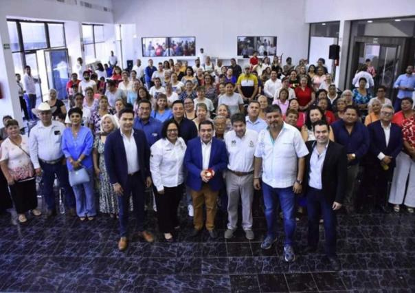 Alcaldesa de Gómez Palacio recibió medalla del centenario luctuoso de Francisco Villa