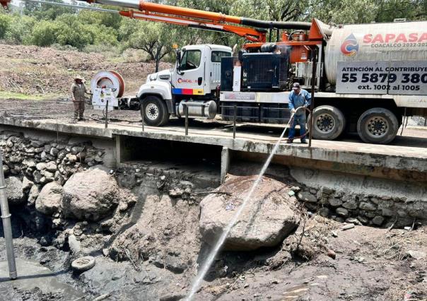 Intensifican labores de limpieza en canales y barrancas en Coacalco