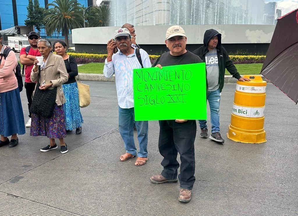 Transportistas y campesinos cierran Paseo de la Reforma; piden pago de hectáreas