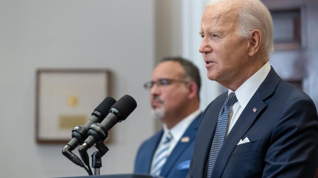 Joe Biden anuncia Ley de Educación Superior para cancelar deuda estudiantil