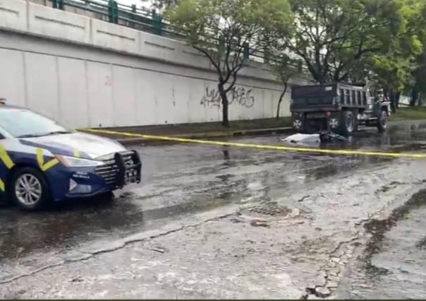 Muere atropellado un ciclista en Paseo Tollocan; lo embistió un camión de carga