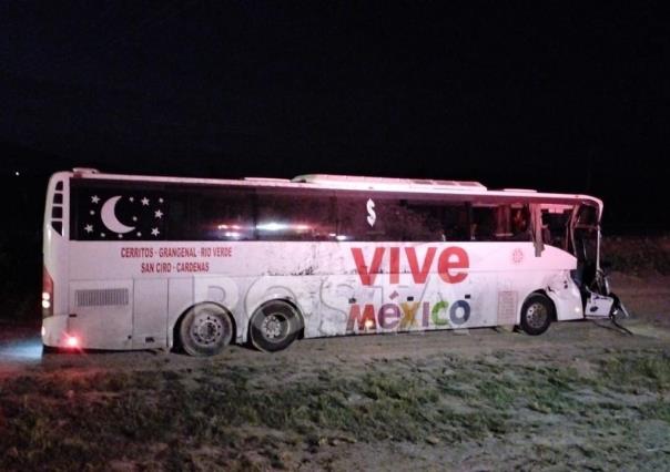 Deja choque de autobús y camión de carga 4 muertos en Galeana