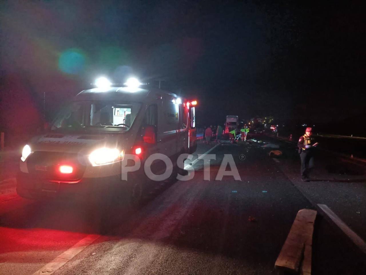 Deja choque de autobús y camión de carga 4 muertos en Galeana