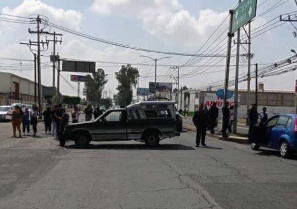 Bloquean carretera Los Reyes-Zumpango; exigen buscas a una menor desaparecida