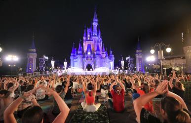 Un cachito de felicidad, subastan artículos de Disney en California