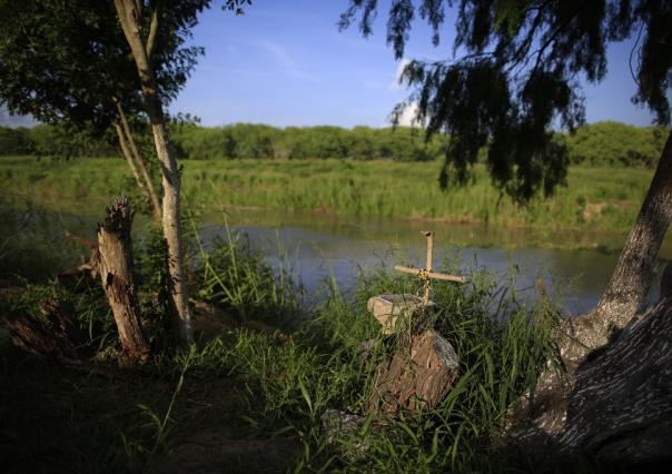 Mueren tres adultos y un bebé al intentar cruzar río Bravo en Texas