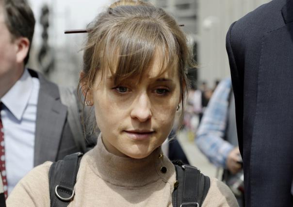 ¡Allison Mack libre! Cumple condena tras participar en secta sexual NXIVM