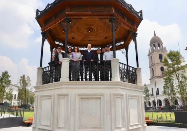 Entrega Alfredo del Mazo la renovación de la Plaza González Arratia