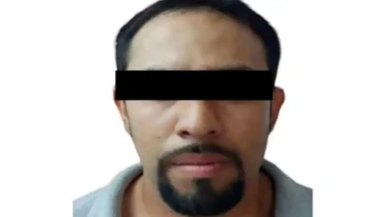 Jesús Juan Carlos, alias El Pelón, fue detenido en Chalco por la FGJEM; ofrecían 300 mil pesos por informes para su captura. Foto: Cortesía