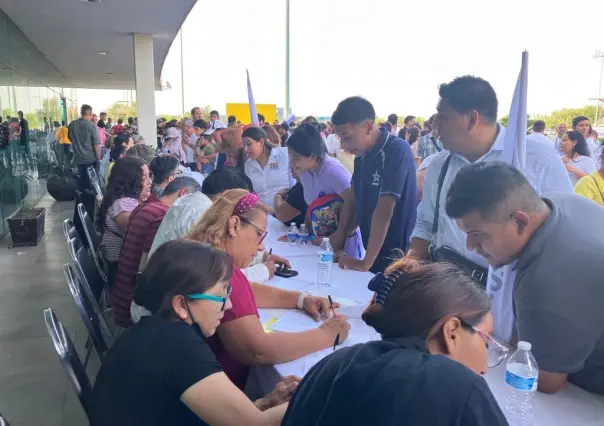 Ensayan porras y ondean banderas en Asamblea Informativa de Claudia Sheinbaum