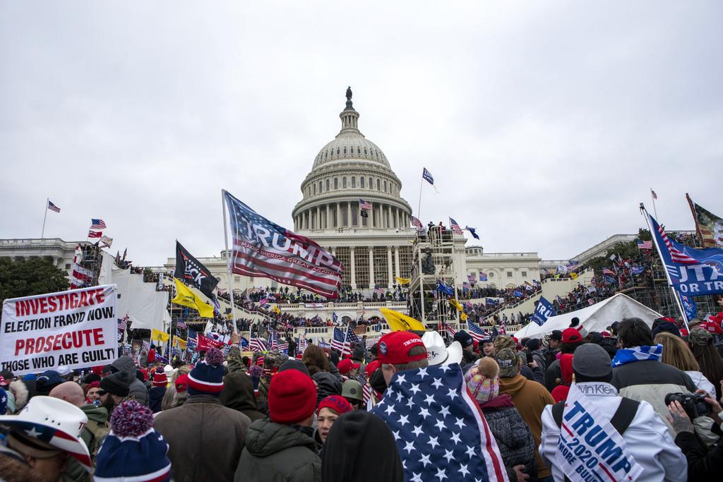 Simpatizantes del presidente Donald Trump durante una protesta en el Capitolio federal, el 6 de enero de 2021, en Washington. (AP Foto/Jose Luis Magana, Archivo)