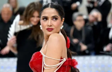 Rompe Salma Hayek Instagram al mostrarse en bikini