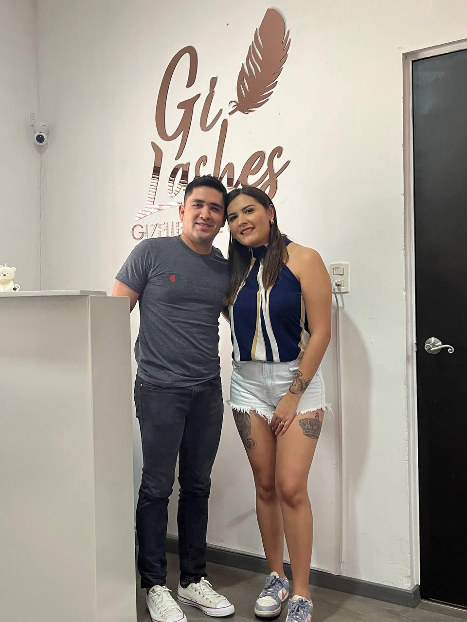 Hervey Almanza: rompe paradigmas como lashista
