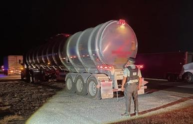 Aseguran dos tractocamiones y una pipa con combustible robado en Nuevo León