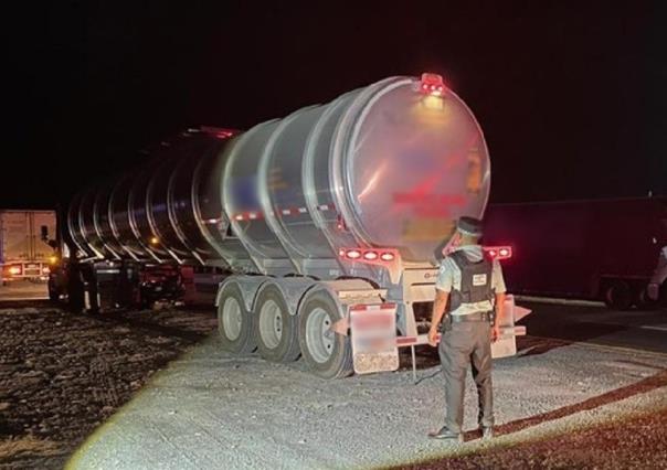 Aseguran dos tractocamiones y una pipa con combustible robado en Nuevo León