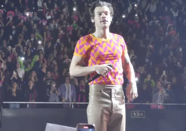 VIDEO: ¡Otra vez! Golpean a Harry Styles en el ojo con objeto durante concierto