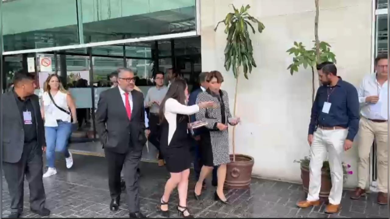 Llega al IEEM la maestra Delfina Gómez gobernadora electa del Estado de México para recibir su constancia de mayoría con lo que se convierte en la gobernadora del estado. Foto: Captura de pantalla