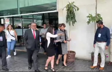 VIDEO: Llega Delfina Gómez Álvarez al IEEM para recibir la constancia de mayoría