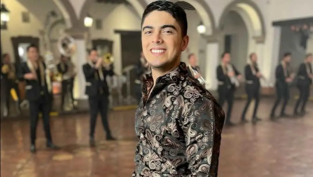 ¿Javier Larrañaga, vocalista de Banda Los Sebastianes, se une al OnlyFans?