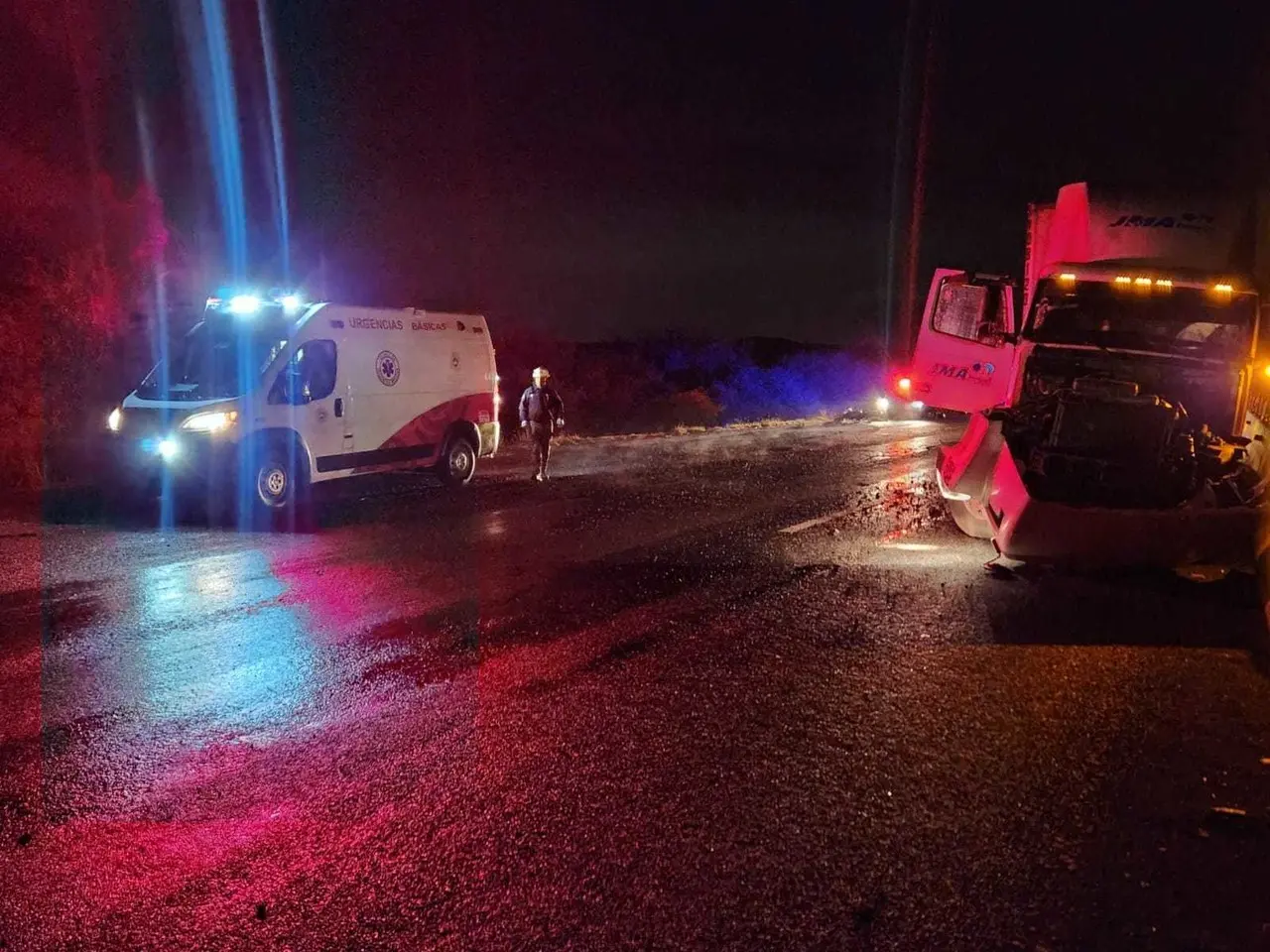 Tráiler embiste y mata a motociclista en Zacatecas