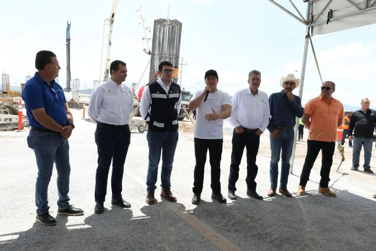 Avanza 26% construcción de la carretera Interserrana