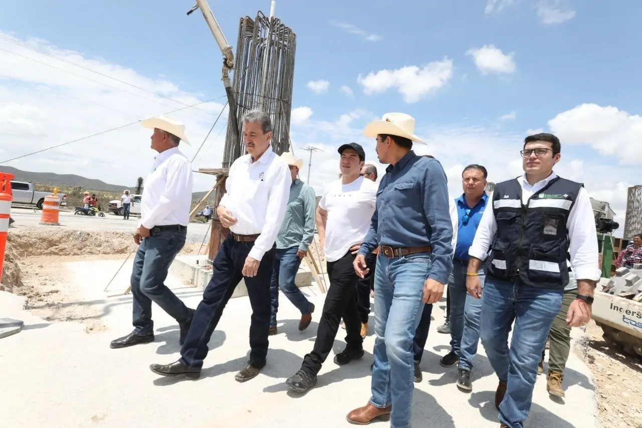 Avanza 26% construcción de la carretera Interserrana