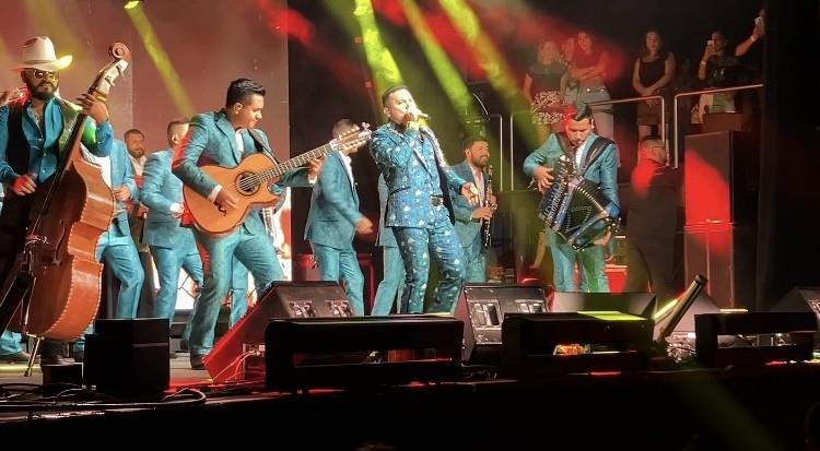 Lleva La Trakalosa de Monterrey la fiesta a ritmo de banda al Auditorio Cumbres