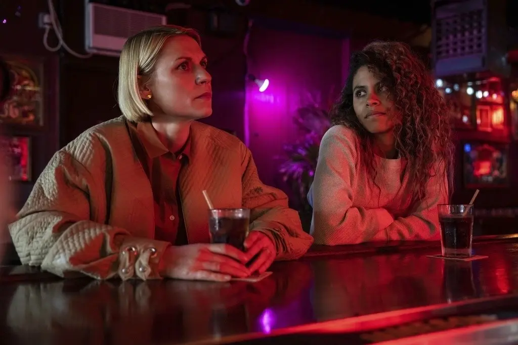 Claire Danes, izquierda, y Zazie Beetz en una escena de Full Circle en una imagen proporcionada por Max. (Max vía AP)