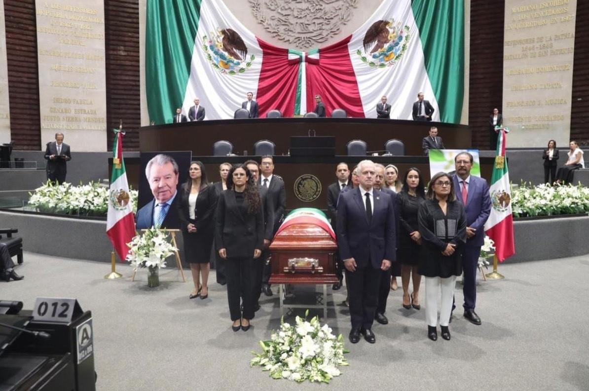 El presidente de la Cámara, Santiago Creel Miranda, destacó el inmenso impulso que el insigne mexicano dio a la transición democrática y a la construcción de las instituciones del país. Foto: Twitter.