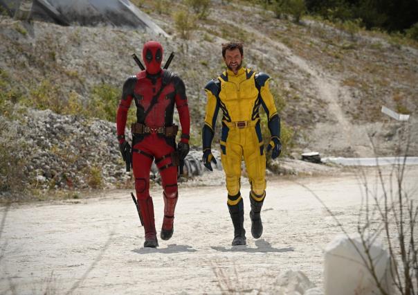 Viralizan foto de Deadpool y Wolverine usando traje amarillo