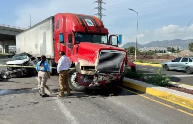 Choque entre tráiler y auto deja un muerto en Tonanitla