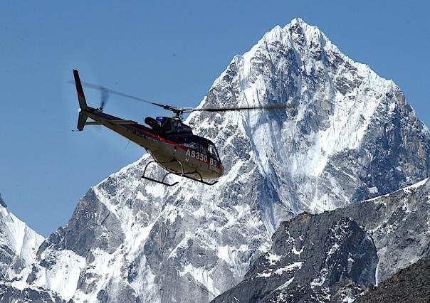 Mueren cinco mexicanos tras desplome de un helicóptero en Nepal