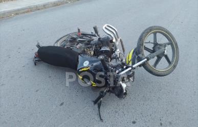 Muere motociclista tras chocar con poste en Linares