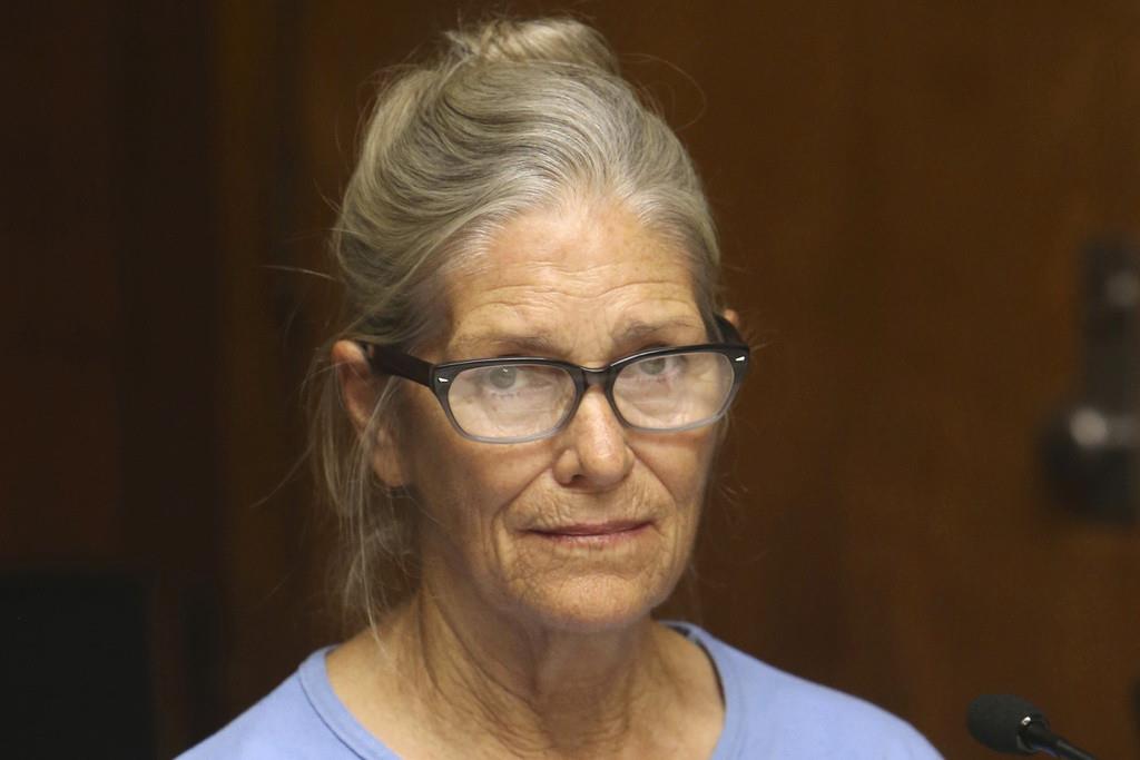 Leslie Van Houten, una seguidora de Charles Manson, durante su audiencia en Corona, California, el 6 de septiembre de 2017. (Stan Lim/Los Angeles Daily News vía AP, Pool, Archivo)