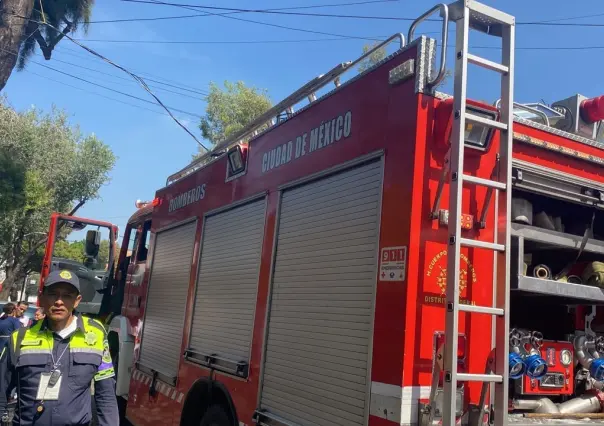 Servicios de emergencia atienden conato de incendio en fábrica de papel