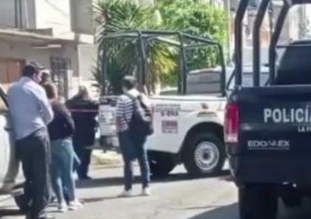 Hallan una persona sin vida en un automóvil en Nezahualcóyotl