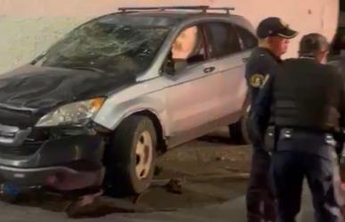 Camioneta vuelca por exceso de velocidad en la GAM