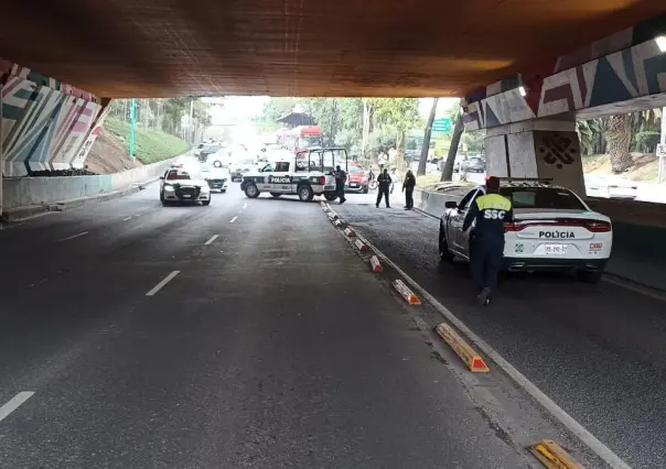 Se incendia camioneta de carga en Insurgentes Norte