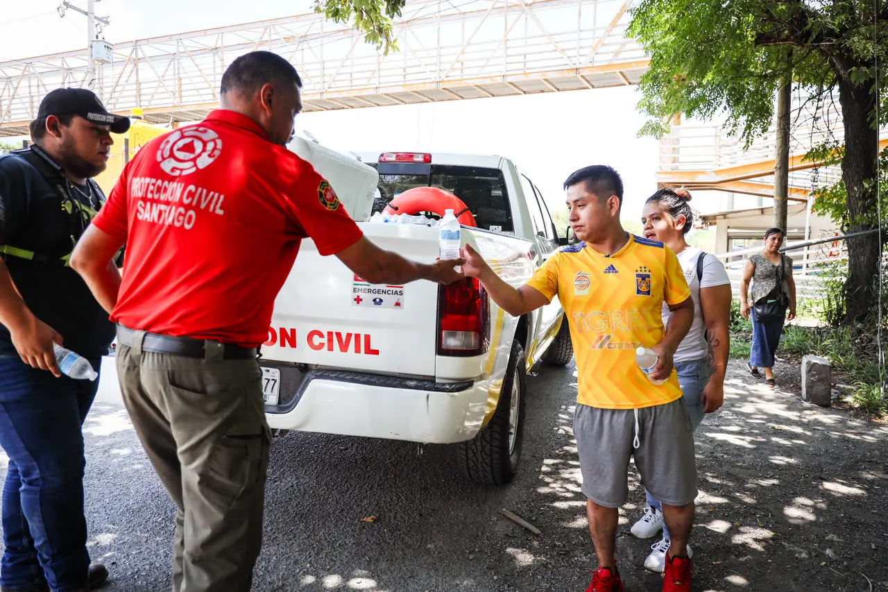 Operativo Emergente de Hidratación en Santiago: Protegiendo a los Ciudadanos de Altas Temperaturas