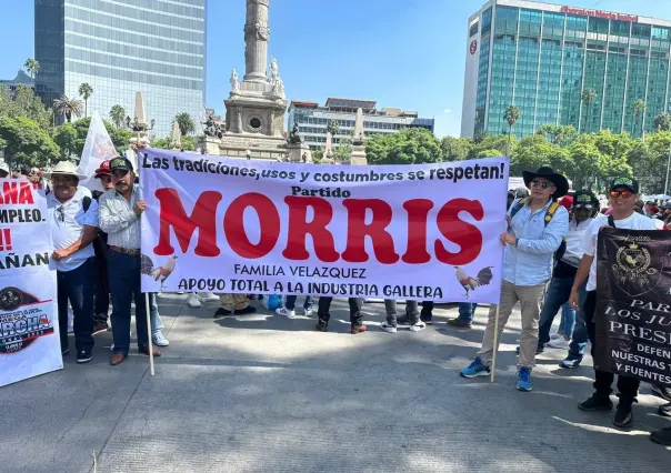 Marchan galleros y cabalgantes exigiendo permanencia de las tradiciones mexicana