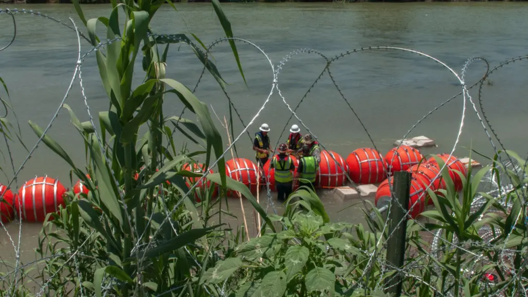 Buscan detener migración, Texas comienza con instalación de boyas en río Bravo