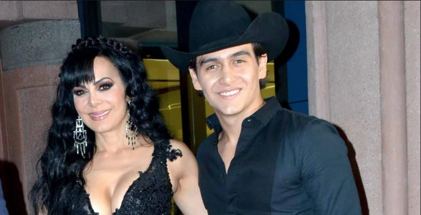 Maribel Guardia manifestó que aún tiene en su casa la urna con las cenizas de su hijo Julián. Foto. Especial