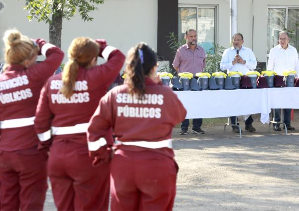 Ante altas temperaturas Escobedo entrega kits de protección a trabajadores