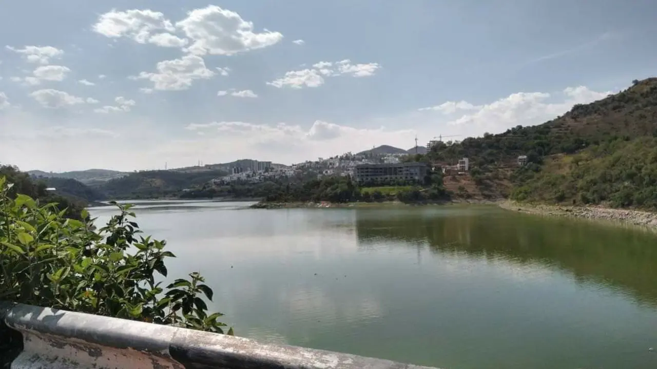 Miembros de la Comisión de Cuenca Presa Madín exigieron la clausura definitiva del relleno sanitario de Tepatlaxco por daño ambiental. Foto: Cortesía