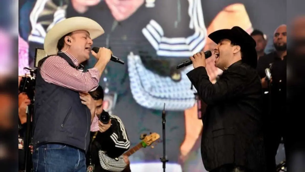 Esteban Villegas y Julion Álvarez compartieron escenario en el concierto inaugural de la FENADU 2023. Foto: Instagram @evillegasv.