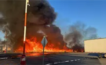 Se registra incendio en centro de distribución Waltmart de General Zuazua